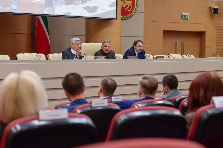 Рустам Минниханов провел совещание по противодействию Covid-19  - Новости организации