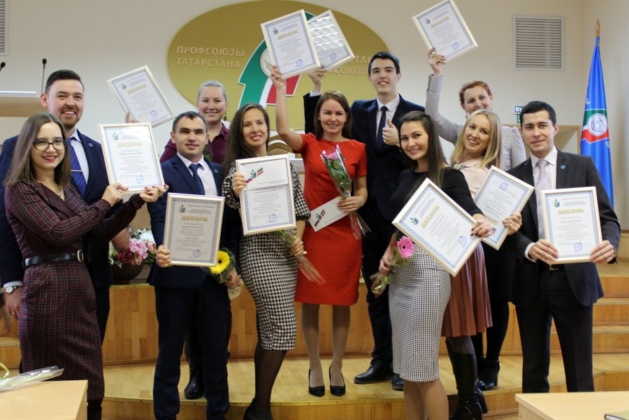 Молодые педагоги получили профсоюзные стипендии - Новости организации